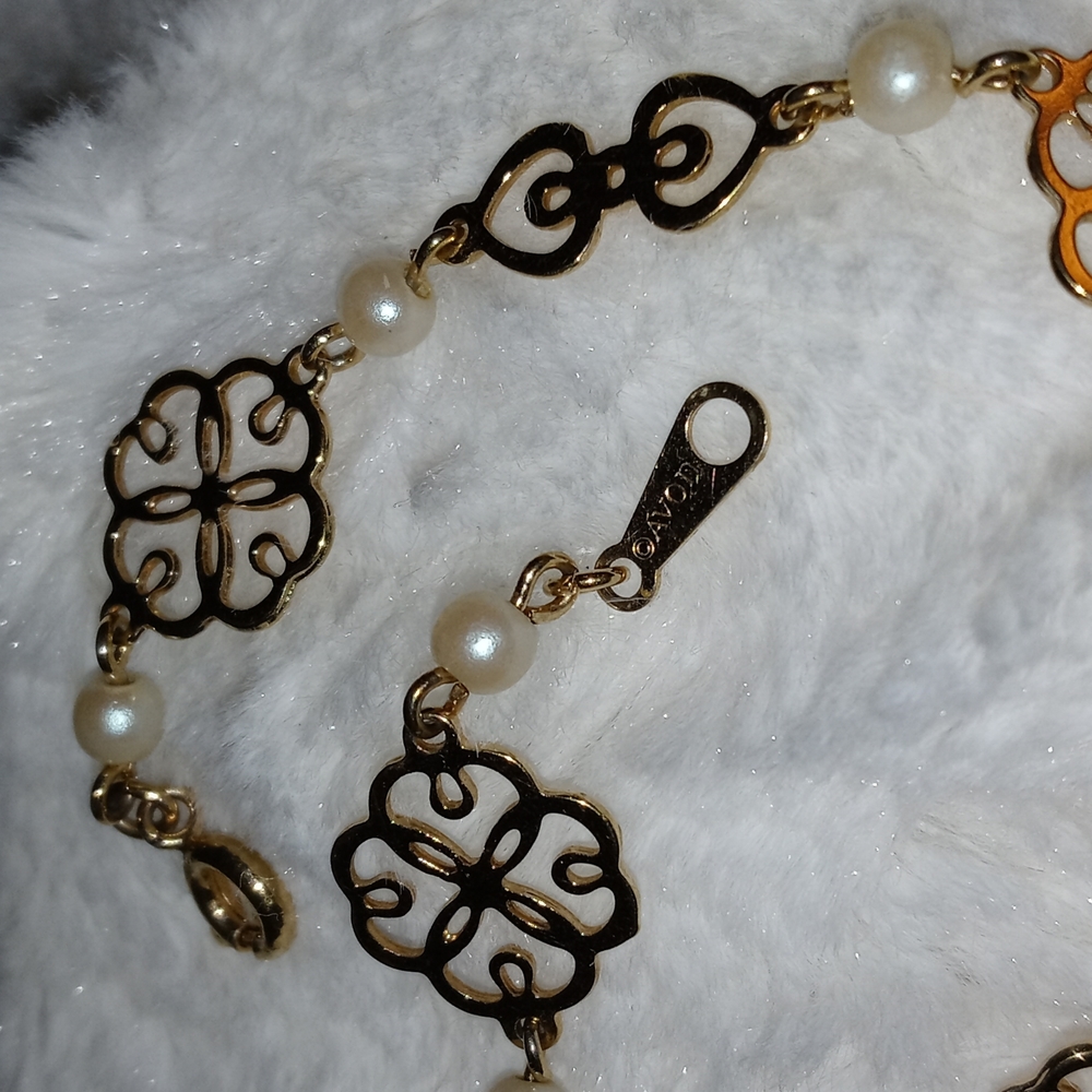 Avon Gold Floral Filigree Faux Pearl Braclet 7.25 in Vintage Avon - Picture 2 of 5